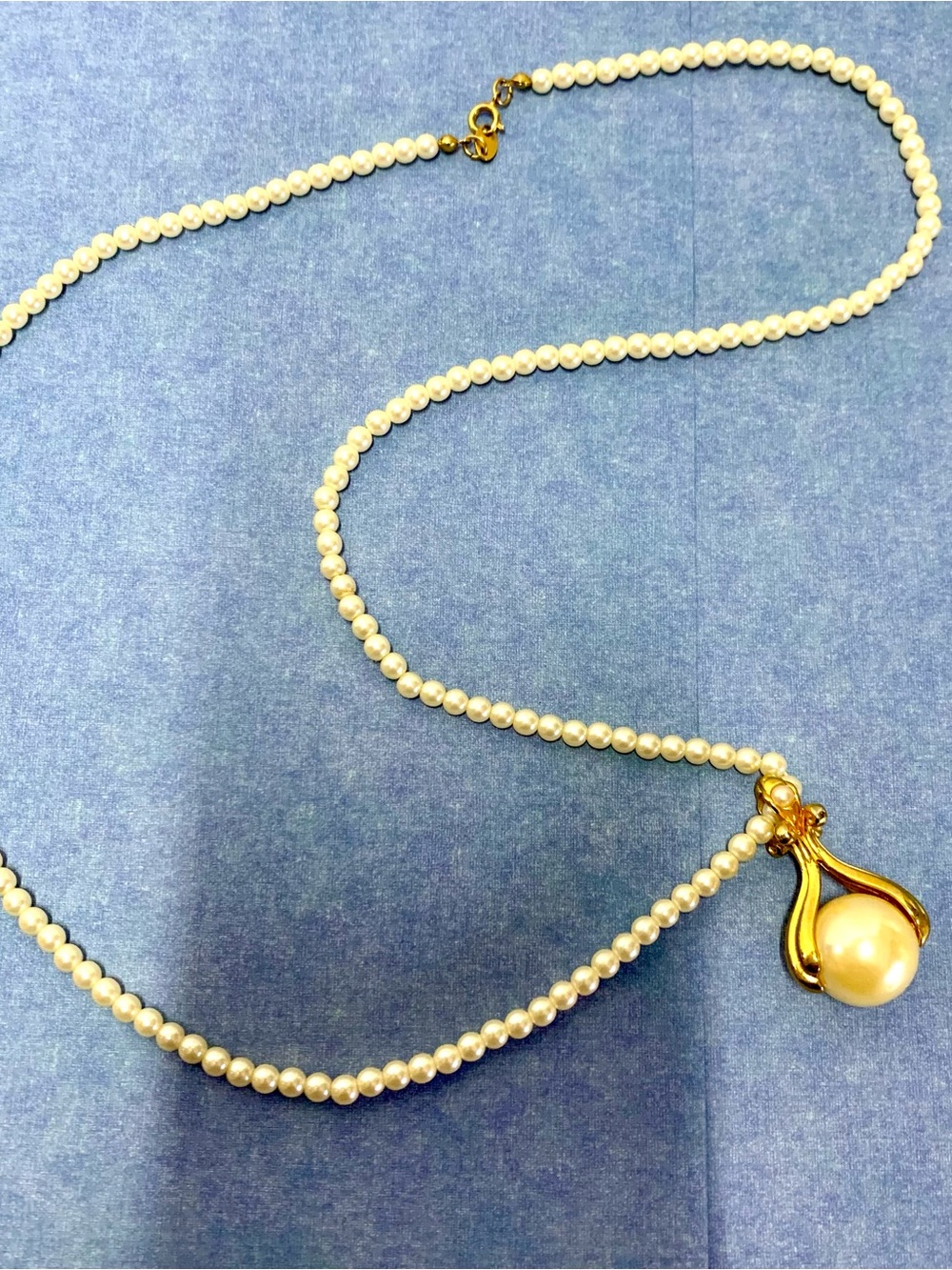 Vintage 1994 Avon "Pearlesque Elegance" Faux Pearl Pendant Necklace